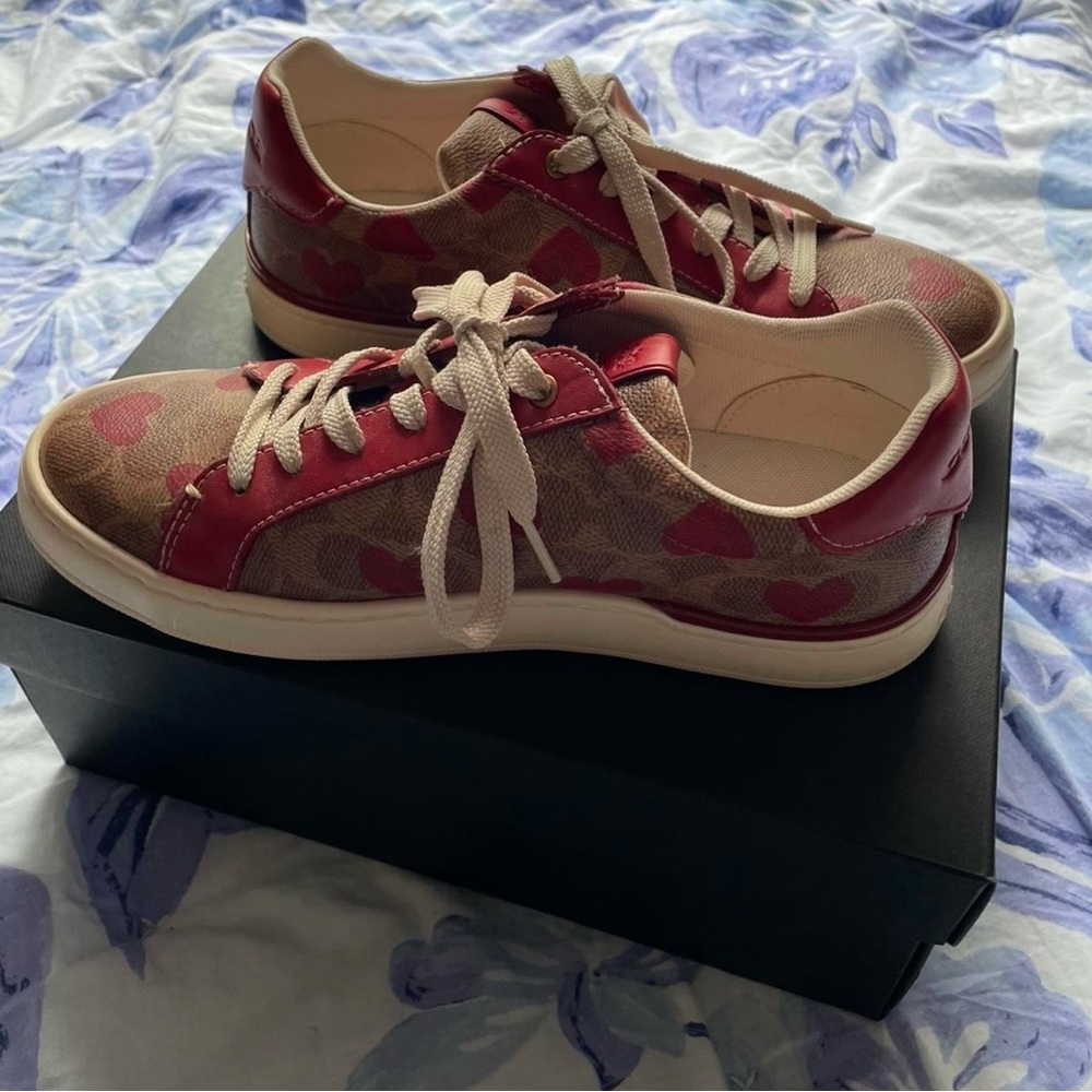 COACH Heart Lowline Coated Canva Sz 8